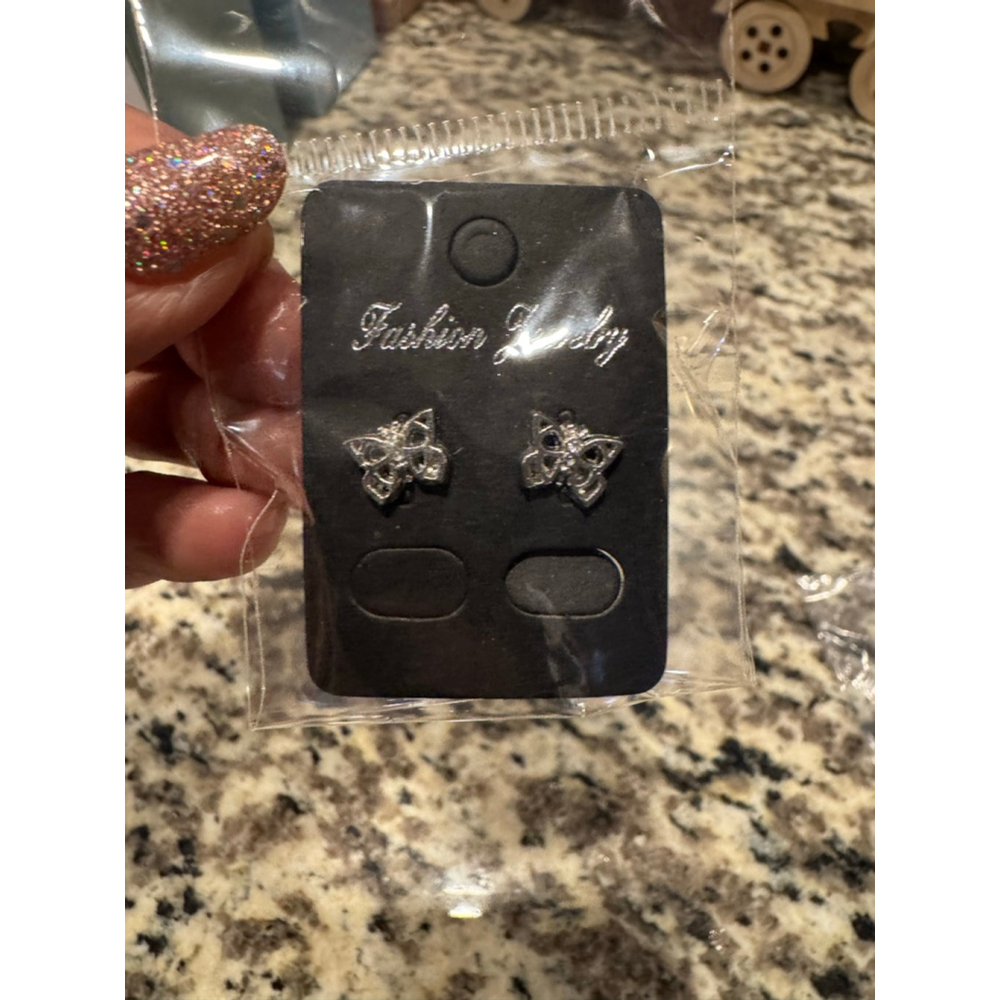 🎁🎁Dainty Butterfly Stud Earrings - Brand New in Package🎁🎁